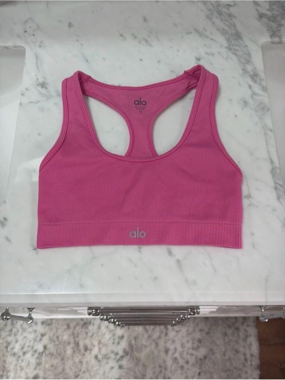 $85 ALO Yoga Like New Ribbed Seamless Bright Pink Sports Bra Size XS Racerback 🩷